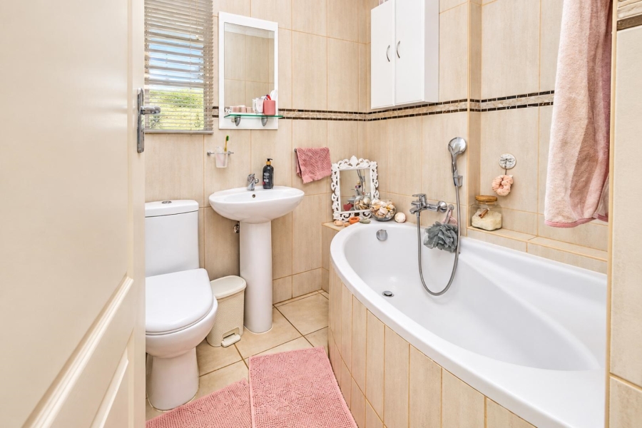 5 Bedroom Property for Sale in Melodie North West